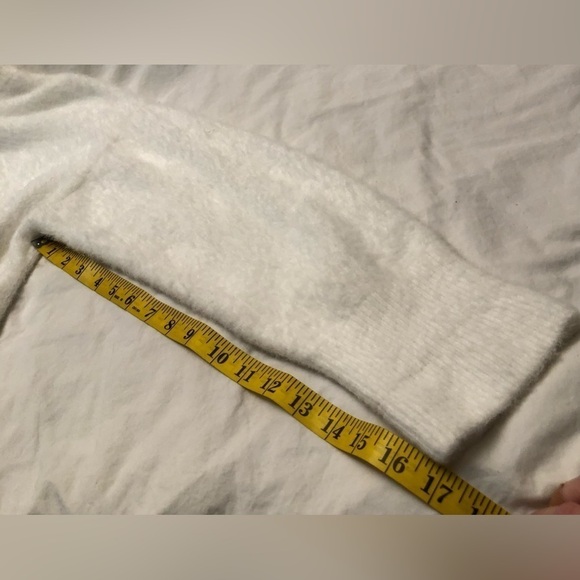 H&M Cream Fuzzy Mock Neck Pullover Womens Sweater XS - Picture 11 of 16